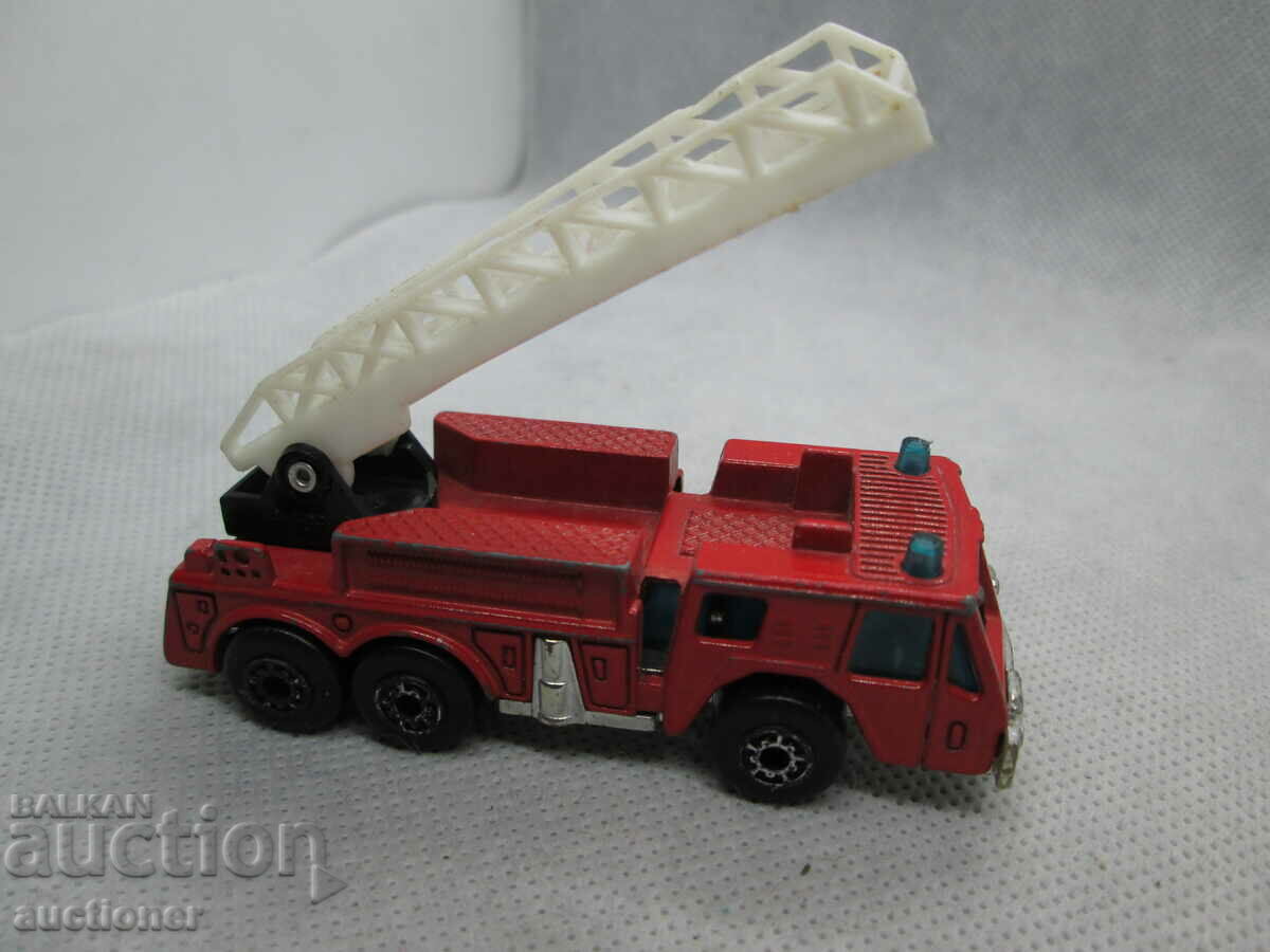 MATCHBOX MACAO-1982 FIRE TRUCK - 5 MATCHBOX MACAO-1982 FIRE TRUCK - 5