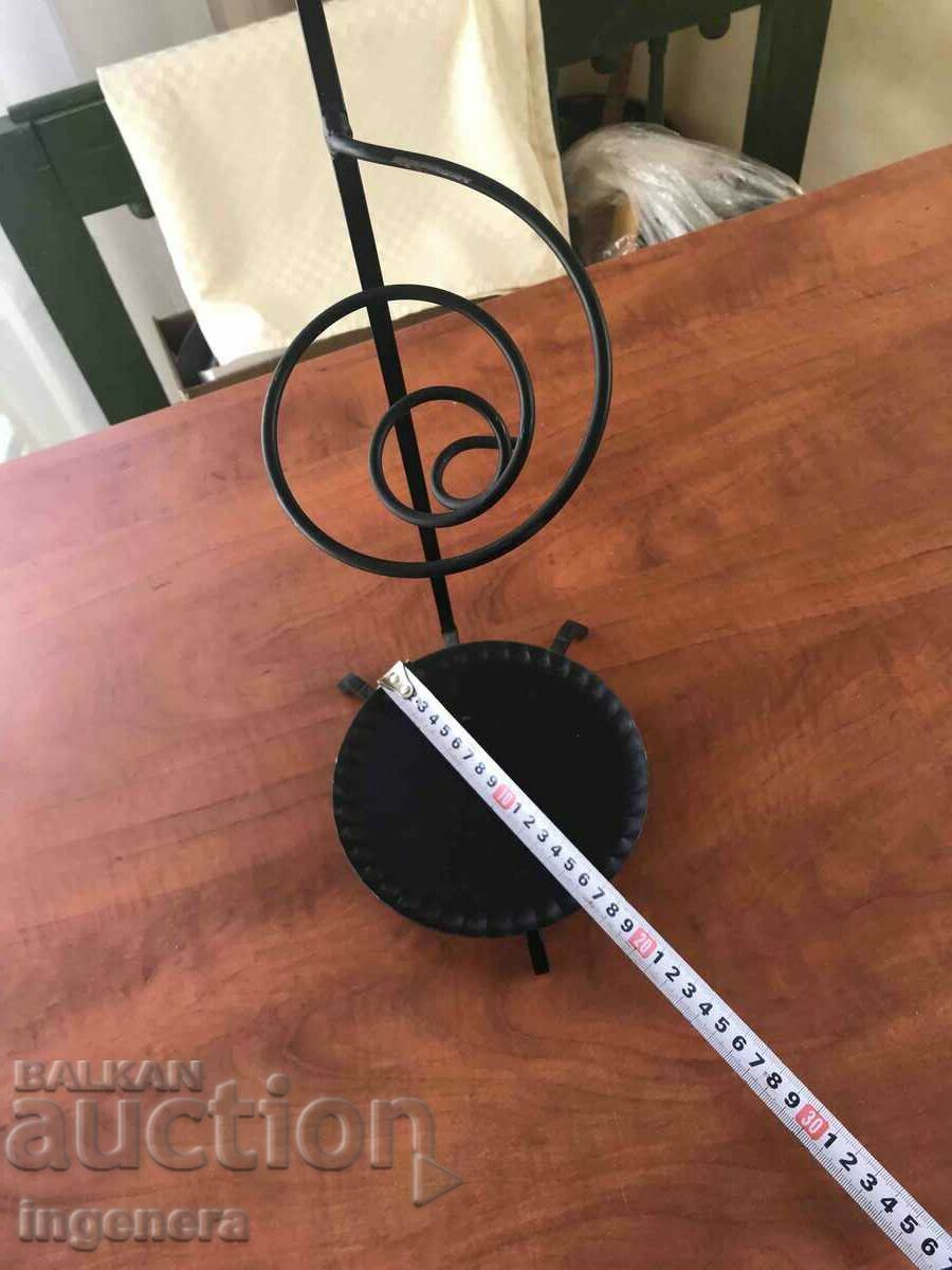 Auction METAL UMBRELLA STAND Auction METAL UMBRELLA STAND