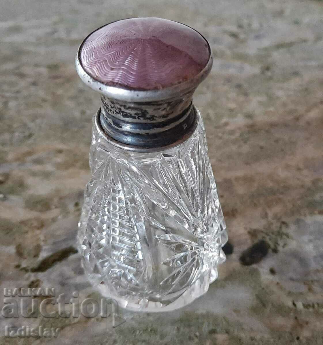 Викторианско кристално шише със сребърна капачка с емайл с цена 120.00 лв. | € 61.36 Викторианско кристално шише със сребърна капачка с емайл с цена 120.00 лв. | € 61.36