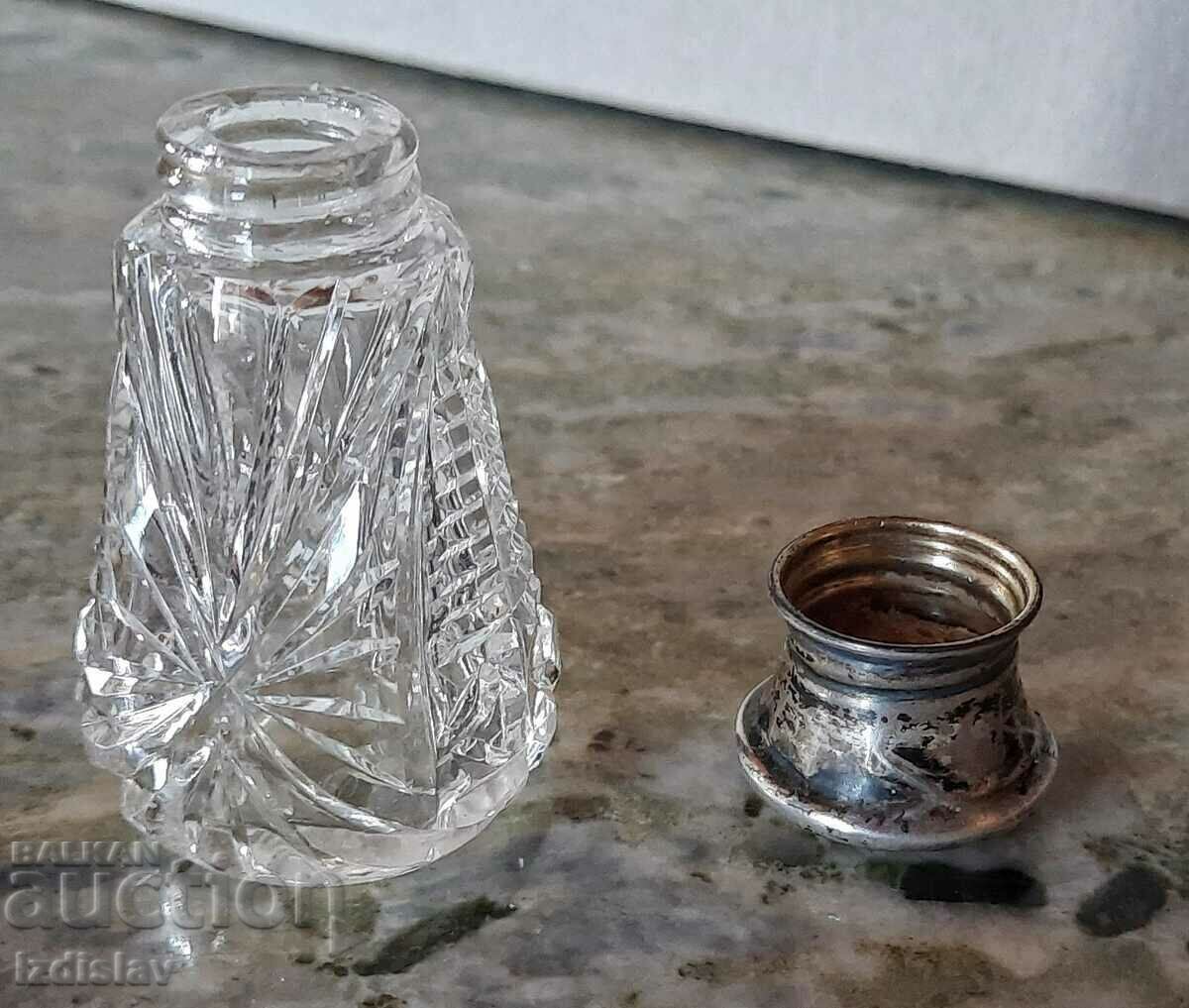 Аукцион Викторианско кристално шише със сребърна капачка с емайл Аукцион Викторианско кристално шише със сребърна капачка с емайл