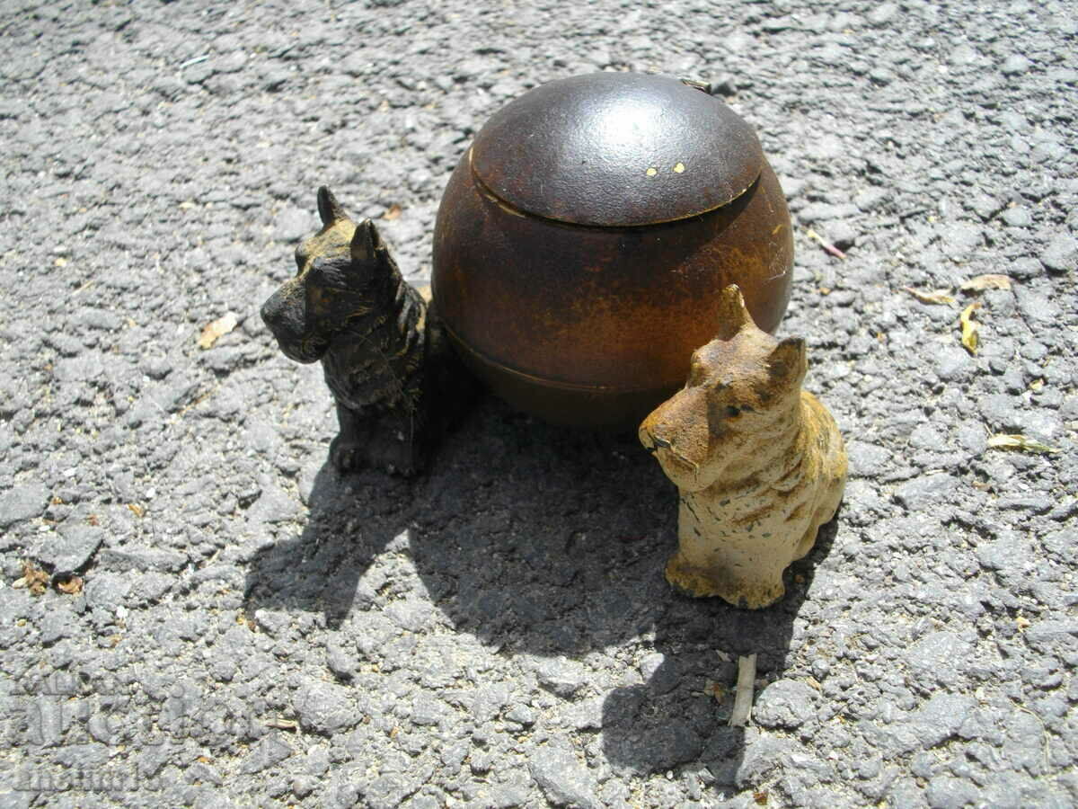 CUTIE VECHE DE METAL CU SUCRUMERĂ DE CERNEALĂ DE CĂTELU cu preț € 40.00 | 78.23 BGN