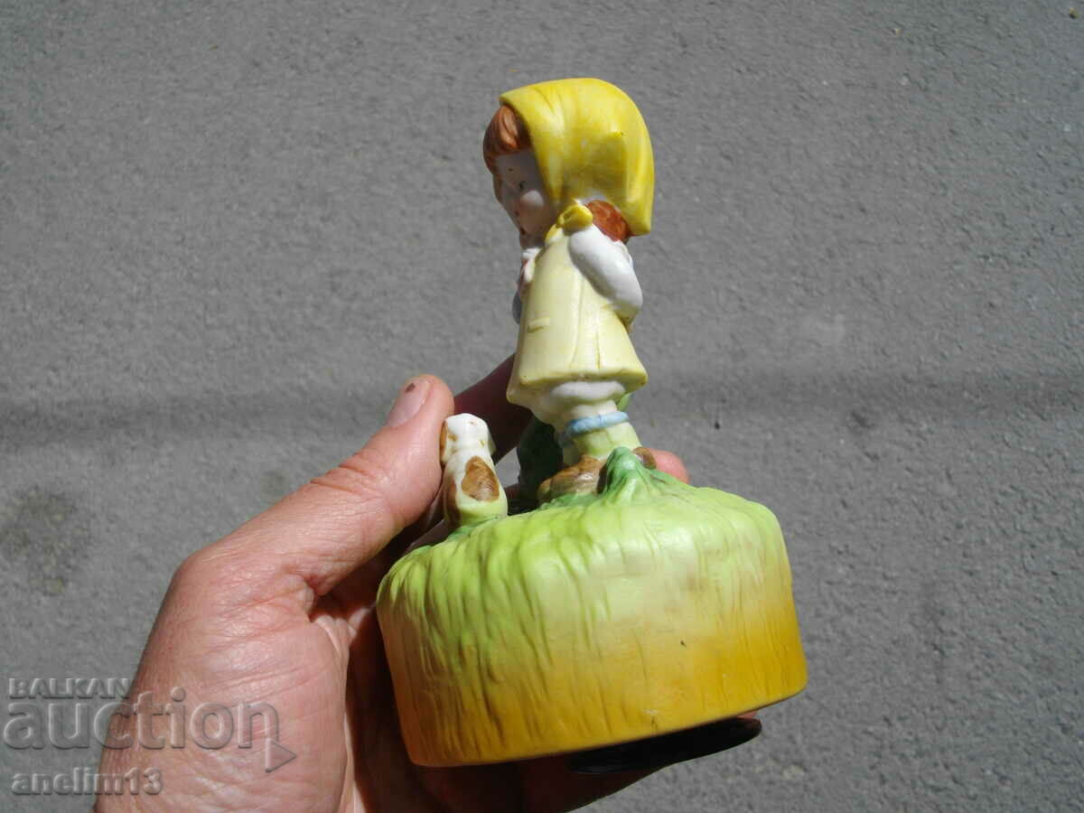 OLD PORCELAIN FIGURE WITH JAPAN LANTERN - 5 OLD PORCELAIN FIGURE WITH JAPAN LANTERN - 5