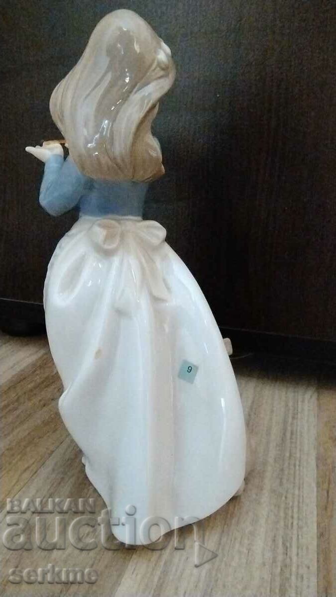 Auction Porcelain figure with markings Auction Porcelain figure with markings
