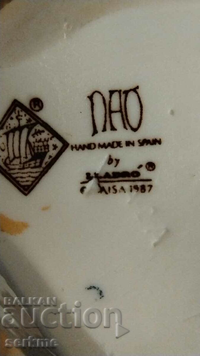 Porcelain figure with markings - 6 Porcelain figure with markings - 6