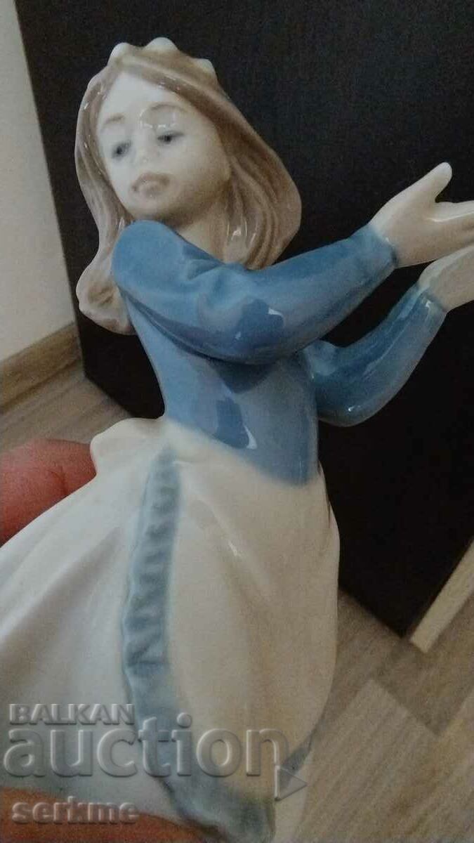 Porcelain figure with markings - 7 Porcelain figure with markings - 7