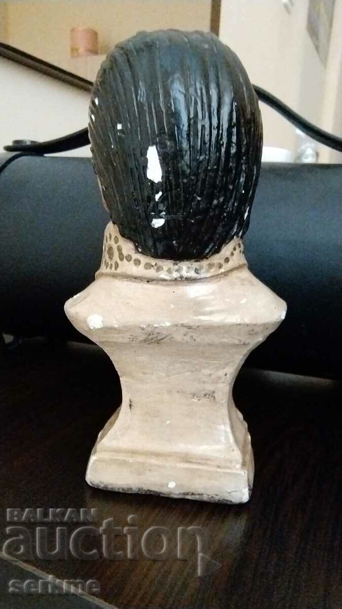 Auction Plaster bust Auction Plaster bust