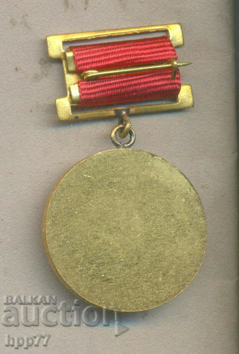 O insignă de premiu rară Bere bulgară DSO excelentă cu preț 10.00 BGN | € 5.11 O insignă de premiu rară Bere bulgară DSO excelentă cu preț 10.00 BGN | € 5.11