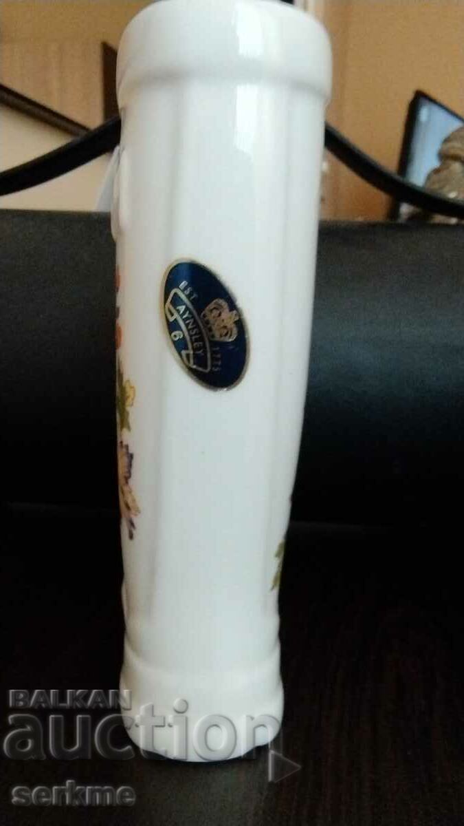 Porcelain figure with markings with price 20.00 BGN | € 10.23 Porcelain figure with markings with price 20.00 BGN | € 10.23