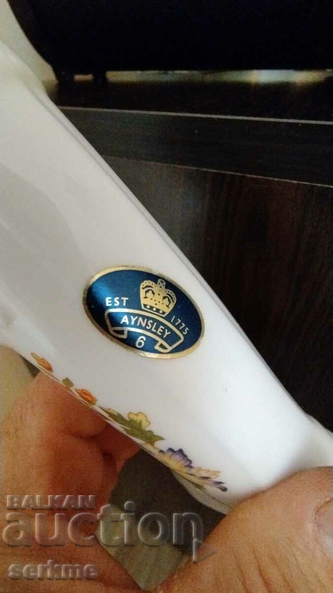 Porcelain figure with markings - 5 Porcelain figure with markings - 5