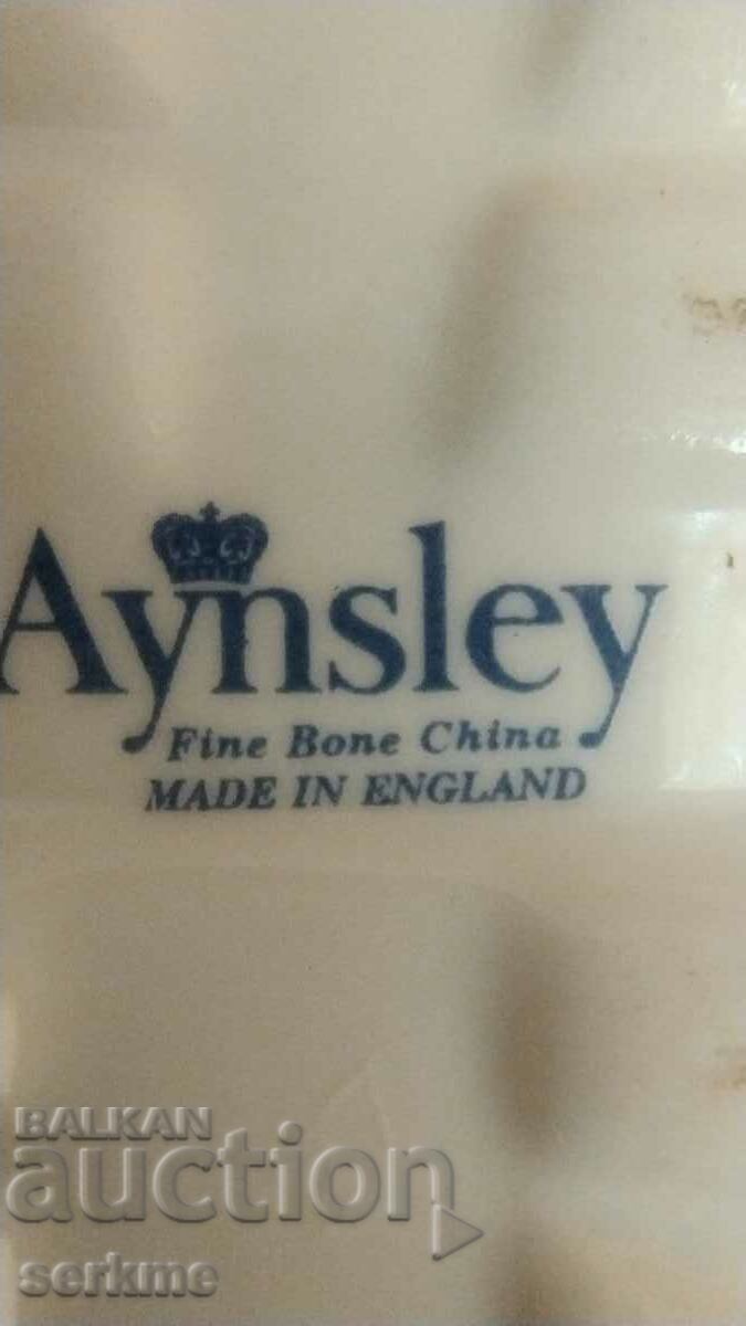 Porcelain figure with markings - 6 Porcelain figure with markings - 6