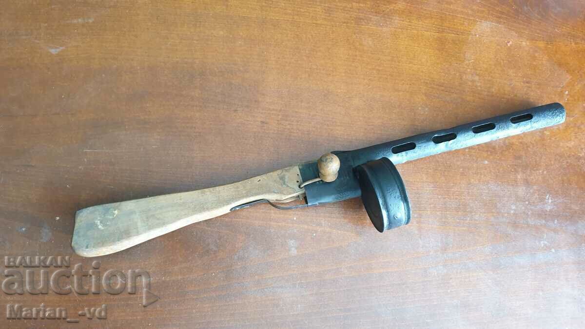 Old children's toy vending machine with price 50.00 BGN | € 25.56 Old children's toy vending machine with price 50.00 BGN | € 25.56