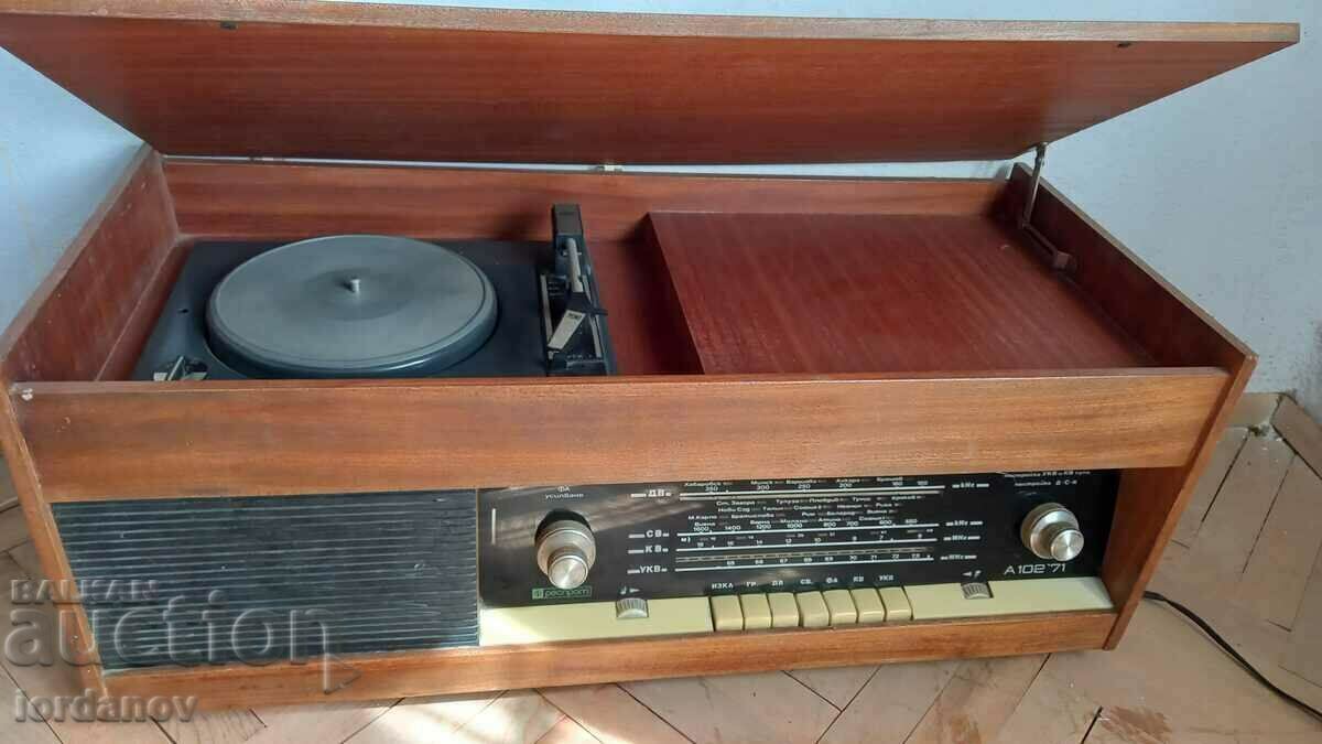 Auction Radio gramophone "Resprom" Auction Radio gramophone "Resprom"