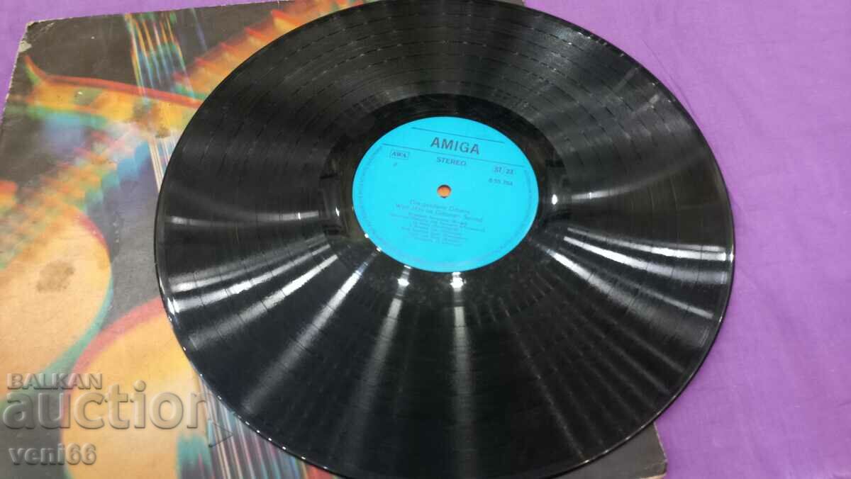 Turntable - The Golden Guitars with price 3.50 BGN | € 1.79 Turntable - The Golden Guitars with price 3.50 BGN | € 1.79