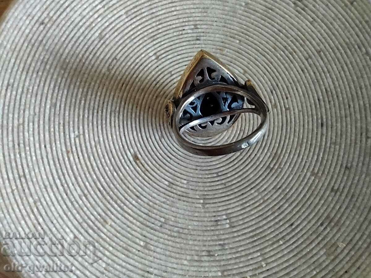 Ασημένιο δαχτυλίδι με ρουμπίνια και ζιργκόν με τιμή 197.00 BGN | € 100.72 Ασημένιο δαχτυλίδι με ρουμπίνια και ζιργκόν με τιμή 197.00 BGN | € 100.72