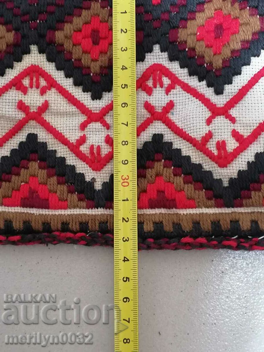 Delivery of Old woven embroidered embroidered costume pillow case