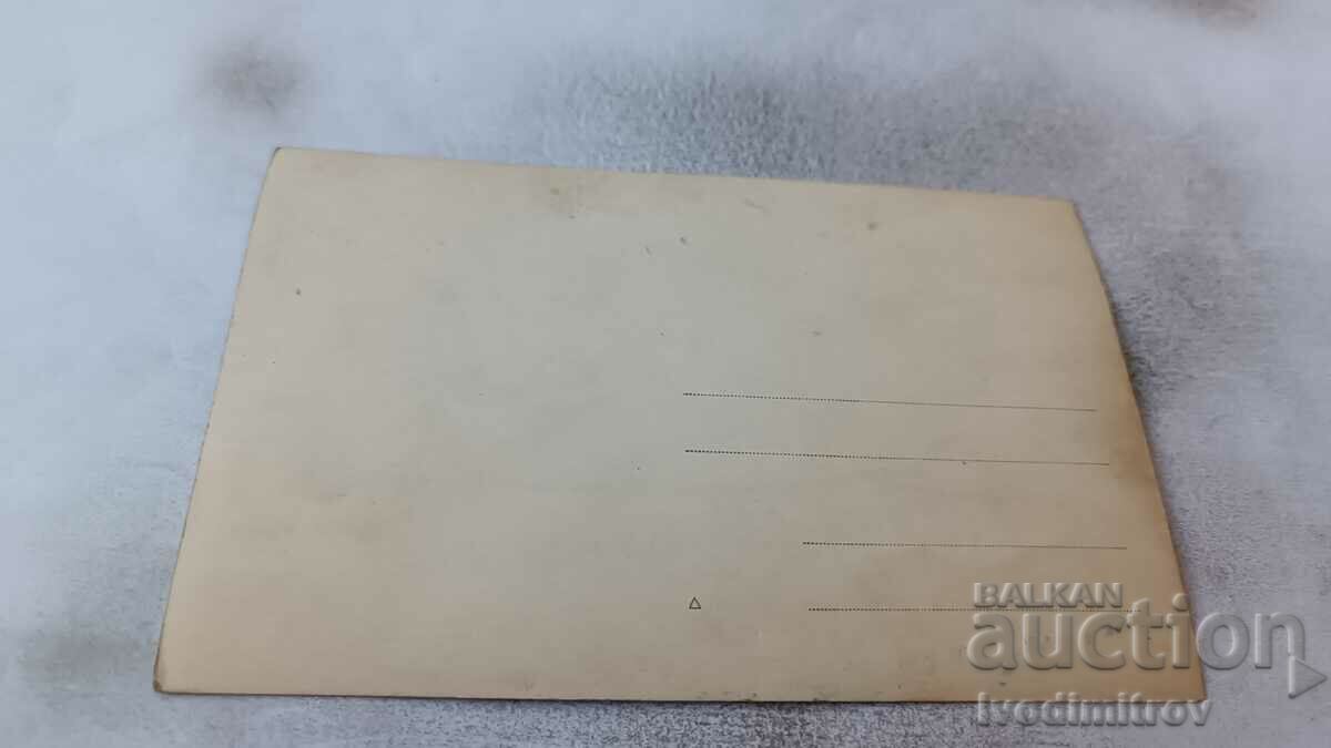 Photo Men and women in the vicinity of the city with price 1.75 BGN | € 0.89 Photo Men and women in the vicinity of the city with price 1.75 BGN | € 0.89