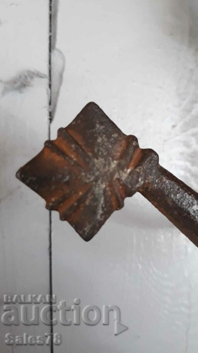 Δημοπρασία Μια παλιά ζυγαριά Δημοπρασία Μια παλιά ζυγαριά