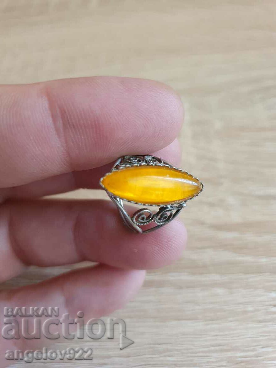 Красив стар пръстен с естествен камък!