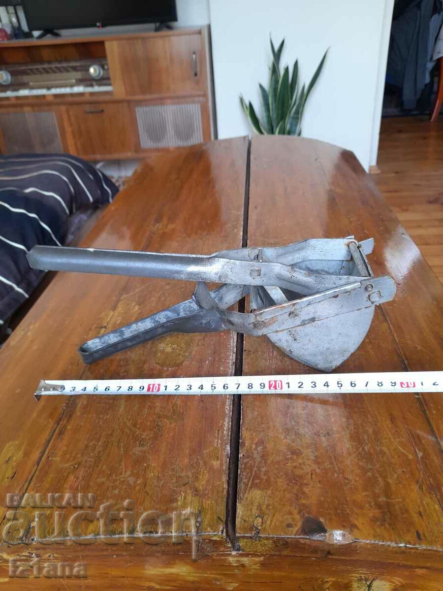 Delivery of Old potato press