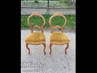 Gamă frumoasă de scaune vintage