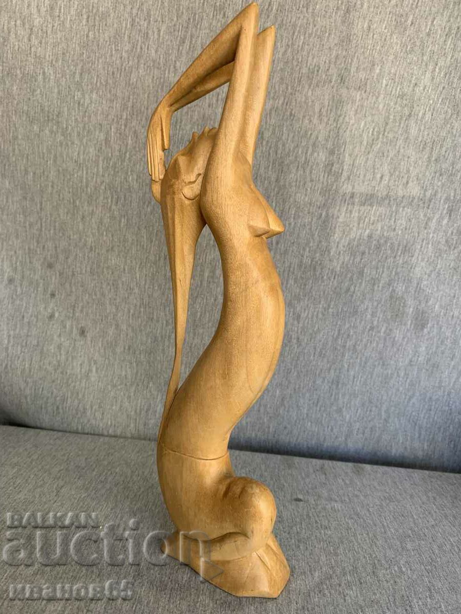 дървена фигура статуетка