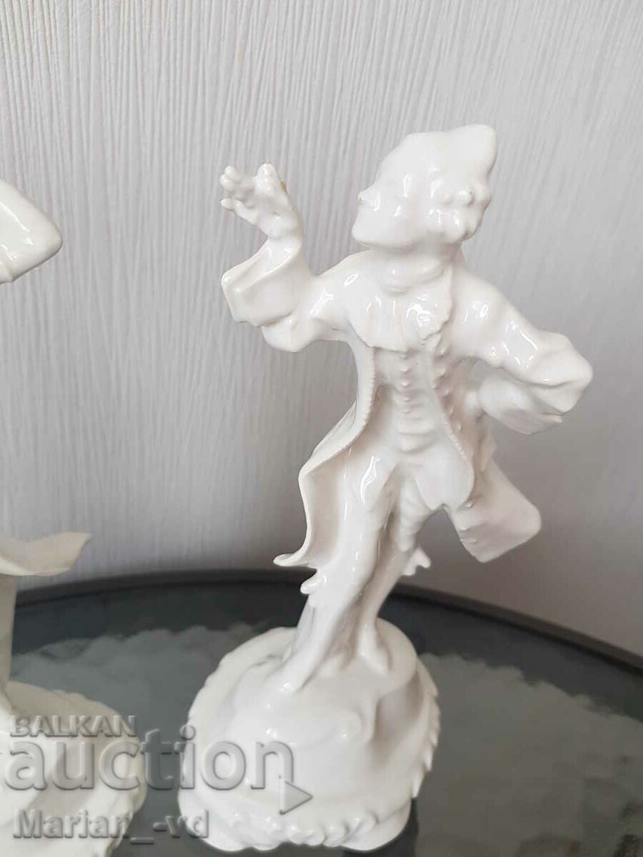 Auction Set of two porcelain figures Auction Set of two porcelain figures