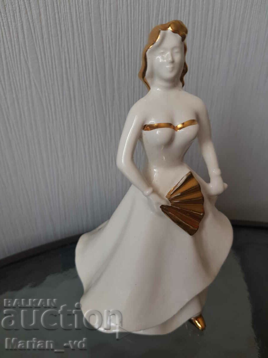 Порцеланова фигура на жена с цена 30.00 лв. | € 15.34 Порцеланова фигура на жена с цена 30.00 лв. | € 15.34