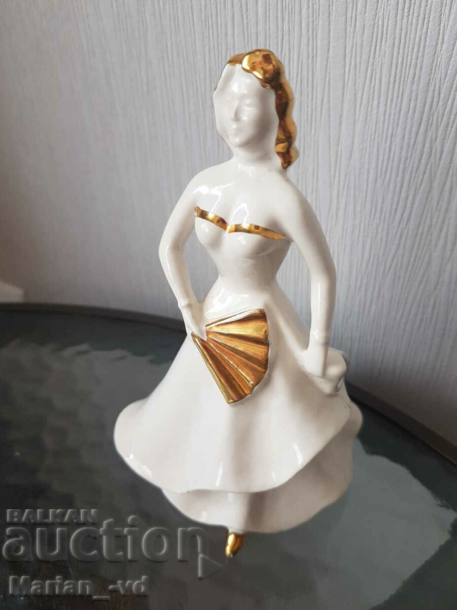 Аукцион Порцеланова фигура на жена Аукцион Порцеланова фигура на жена