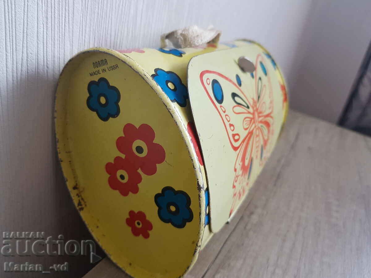 Old tin toy, food box with price 30.00 BGN | € 15.34 Old tin toy, food box with price 30.00 BGN | € 15.34