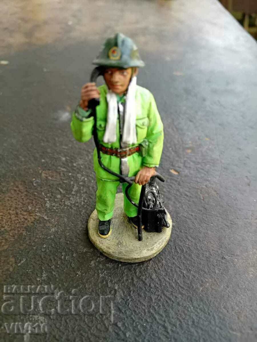 Lead fireman del prado Lead fireman del prado