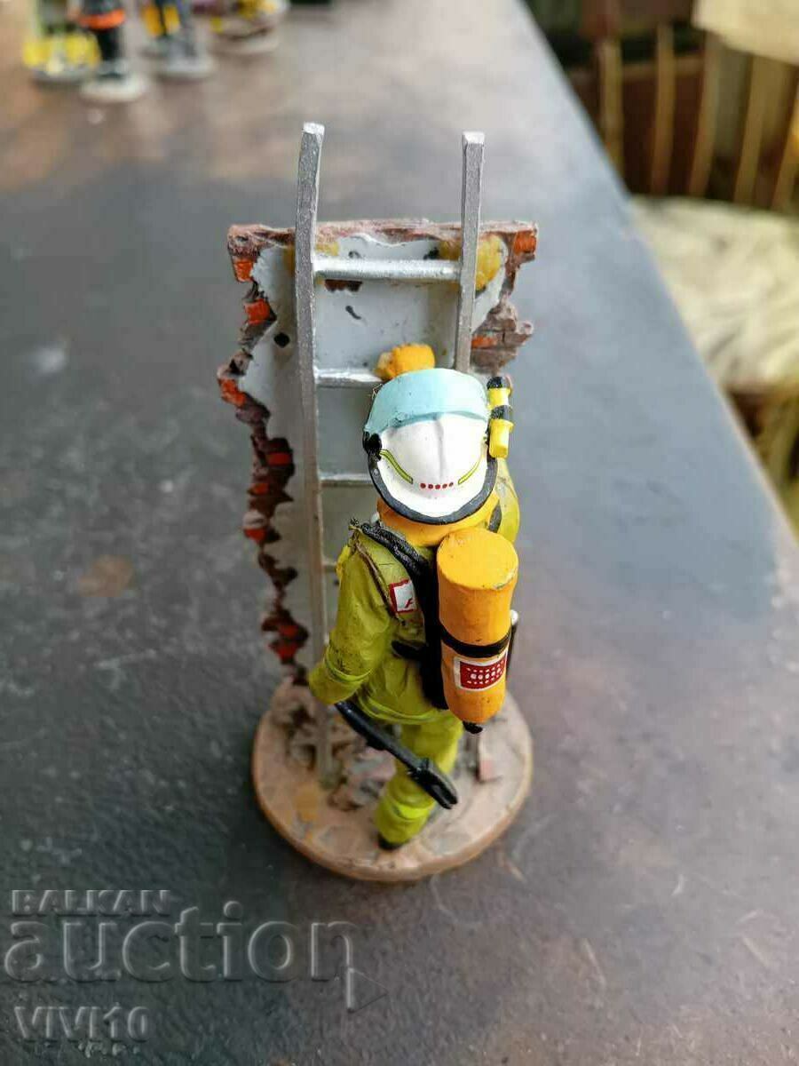 Lead fireman del prado Lead fireman del prado