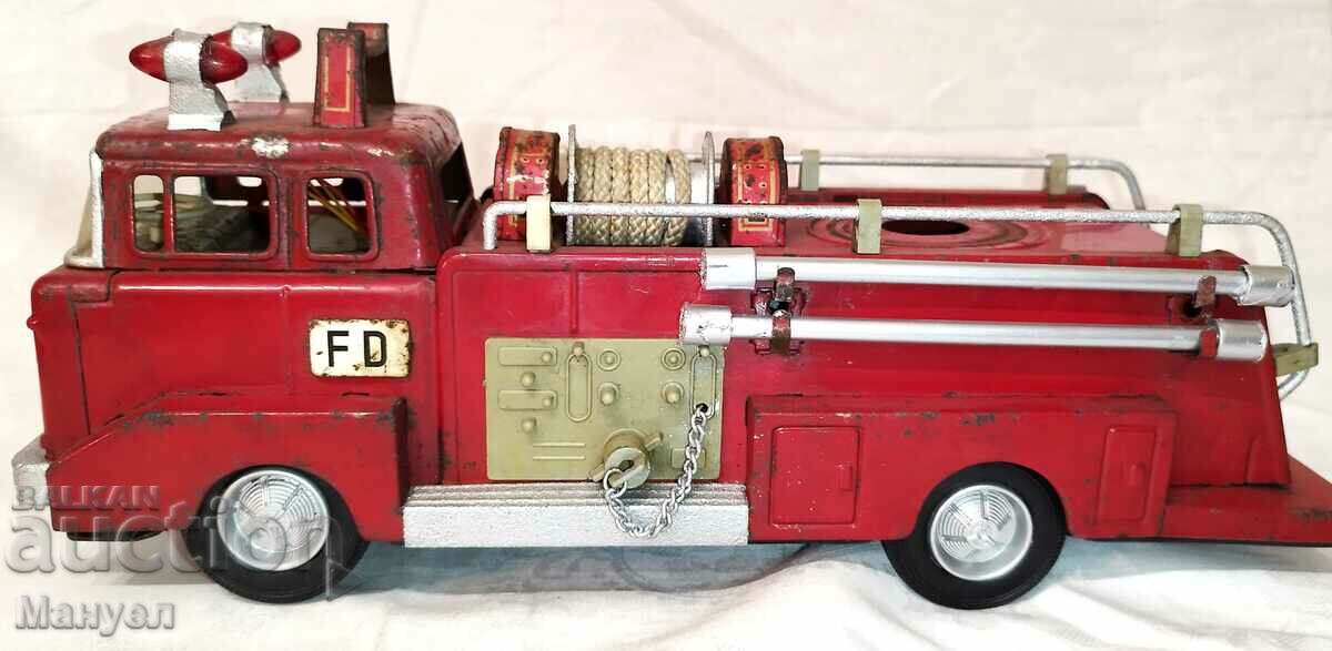 Auction Old tin toy - fire engine. Auction Old tin toy - fire engine.