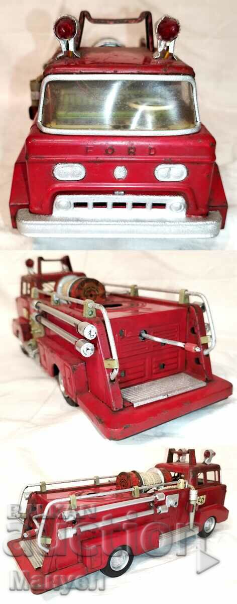 Old tin toy - fire engine. - 7 Old tin toy - fire engine. - 7