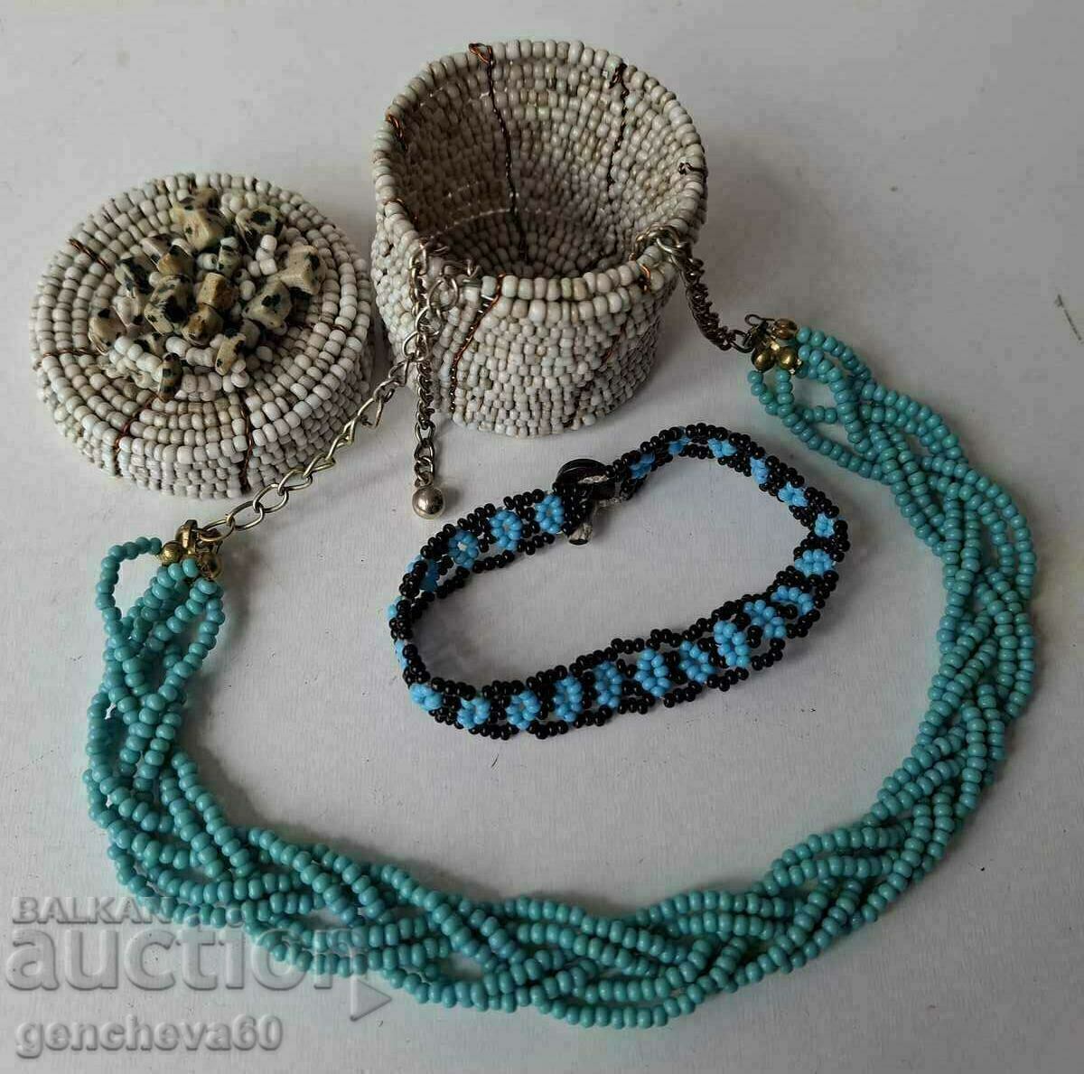 Beaded box and necklace, bracelet of blue beads for a folk costume - 7