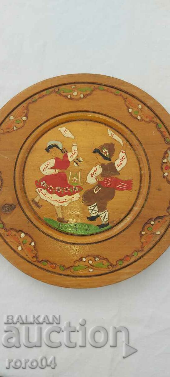 HOUSEHOLD PLATE - COSTUMES - DANCE - 5 HOUSEHOLD PLATE - COSTUMES - DANCE - 5