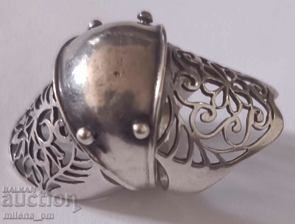 Auction A huge silver ring Auction A huge silver ring