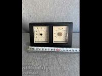 quartz alarm clock with thermometer
