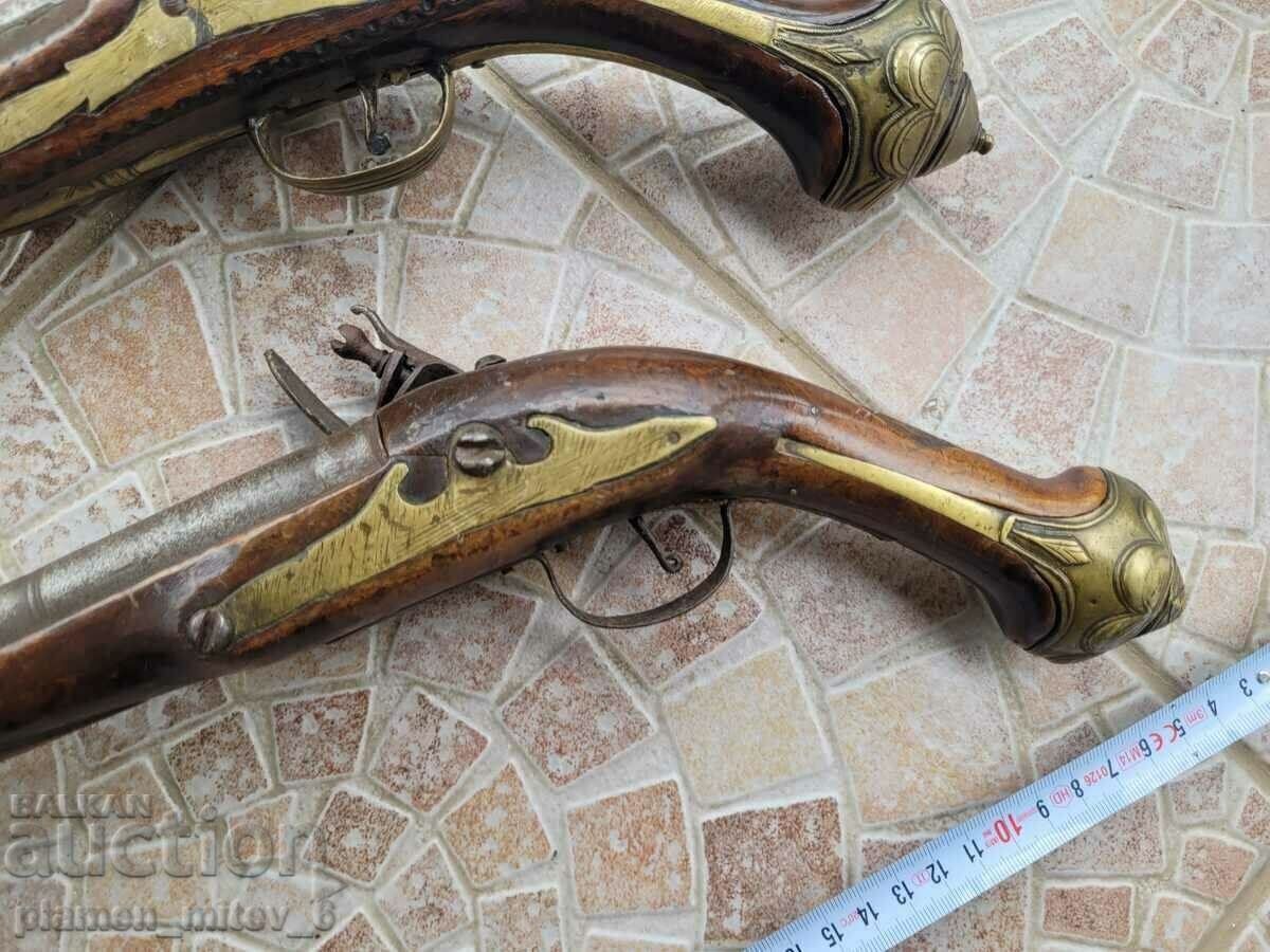 Licitație pistol, pishtov, silex, euzalia