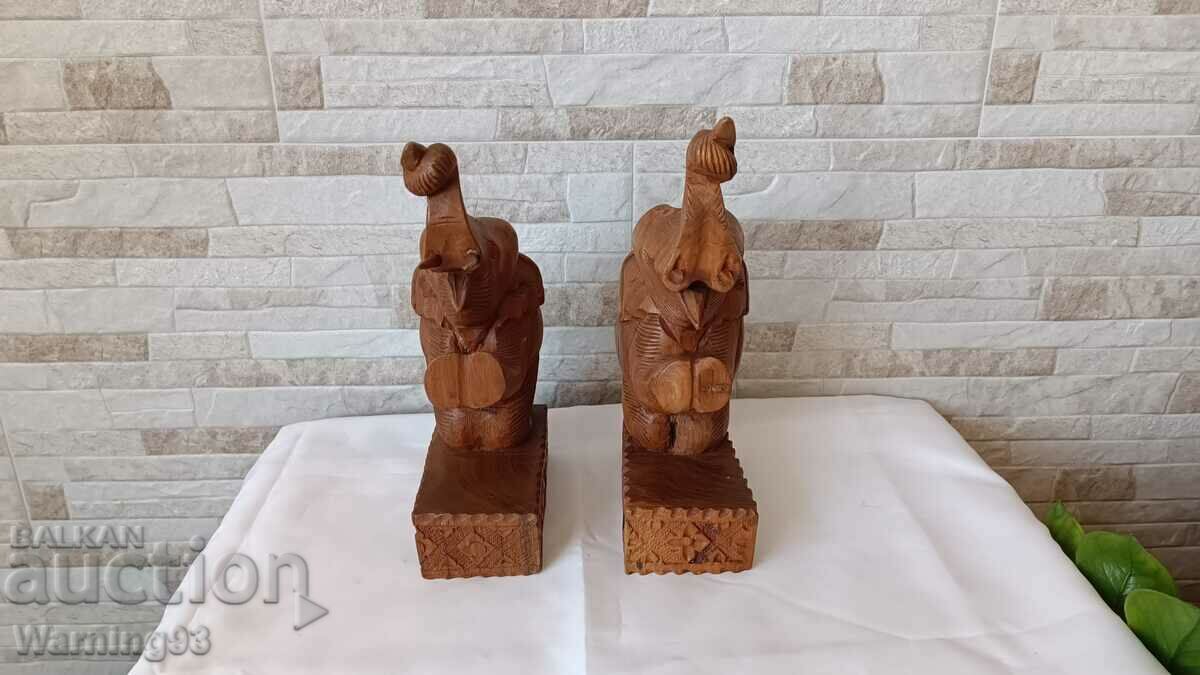 Delivery of Old wooden bookends - Elephants - set of two