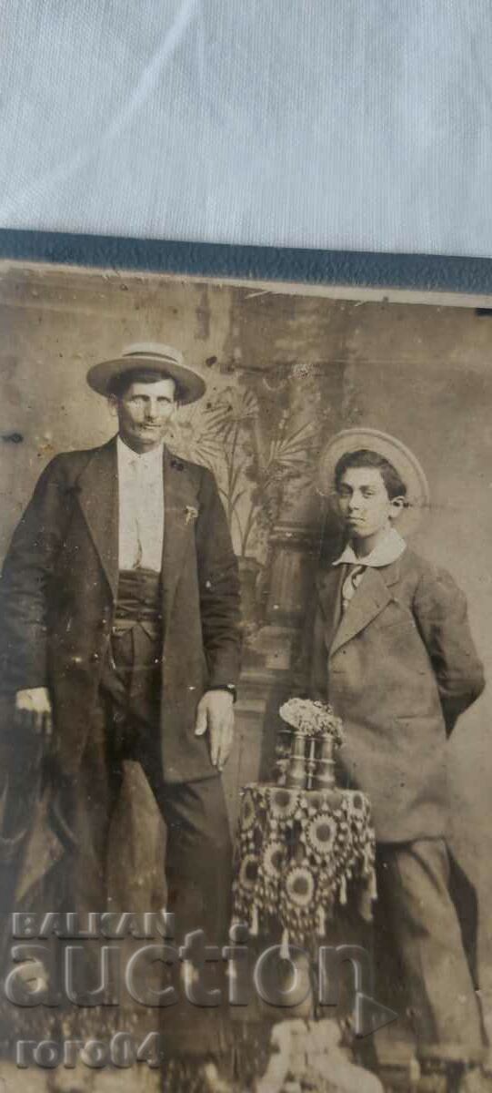 Delivery of OLD PHOTO - CARDBOARD