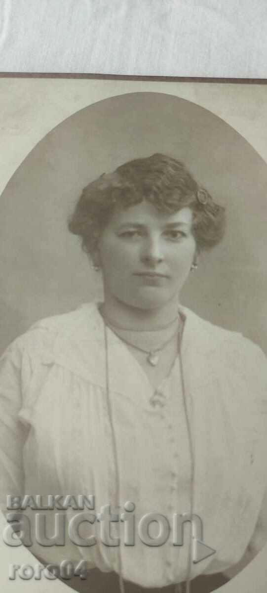 OLD PHOTO - CARDBOARD with price 13.49 BGN | € 6.90 OLD PHOTO - CARDBOARD with price 13.49 BGN | € 6.90