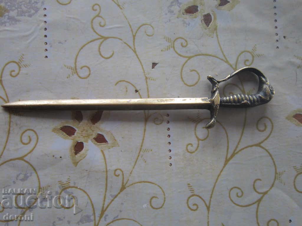 Cuțit unic din bronz Saber Pumnal Scrisoare al 3-lea Reich cu preț 60.00 BGN | € 30.68