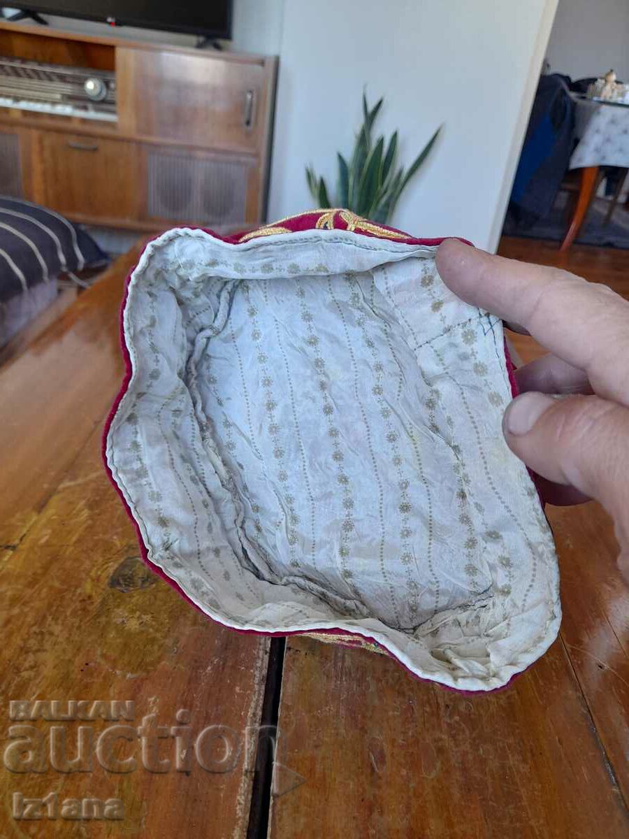 Delivery of Old ethnic hat Delivery of Old ethnic hat