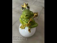 The frog prince-18 cm, porcelain