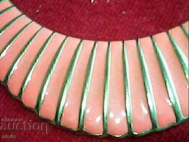 Аукцион красиво позлатано колие за носия Аукцион красиво позлатано колие за носия