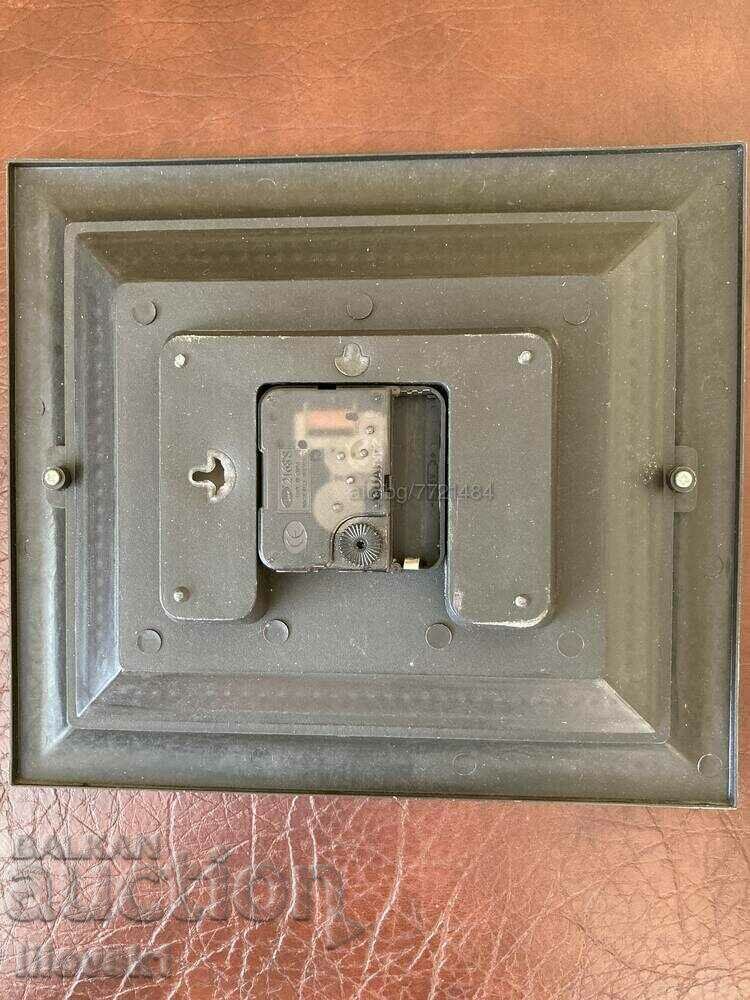 Πουλάω ένα ρολόι με τιμή 10.00 BGN | € 5.11 Πουλάω ένα ρολόι με τιμή 10.00 BGN | € 5.11