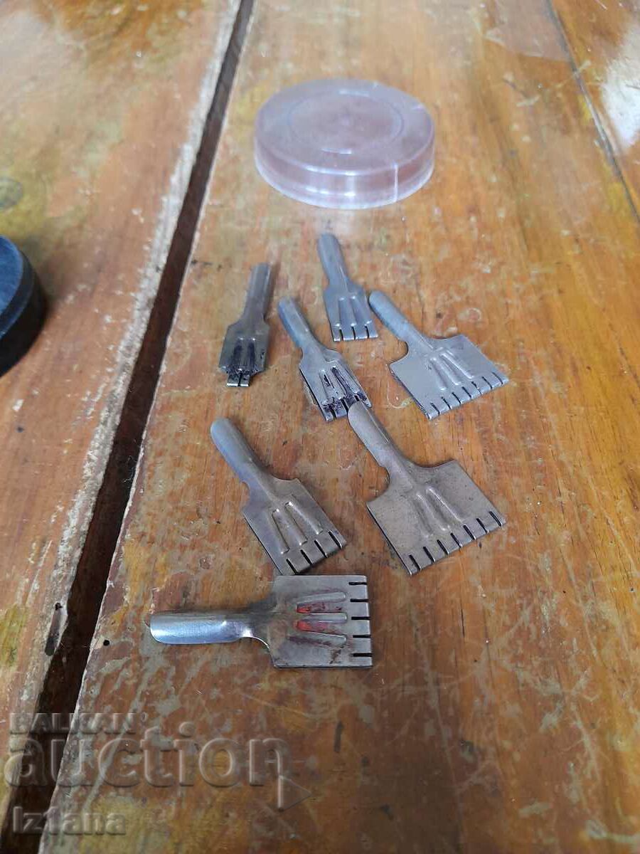 Pene vechi cu preț 27.00 BGN | € 13.80 Pene vechi cu preț 27.00 BGN | € 13.80