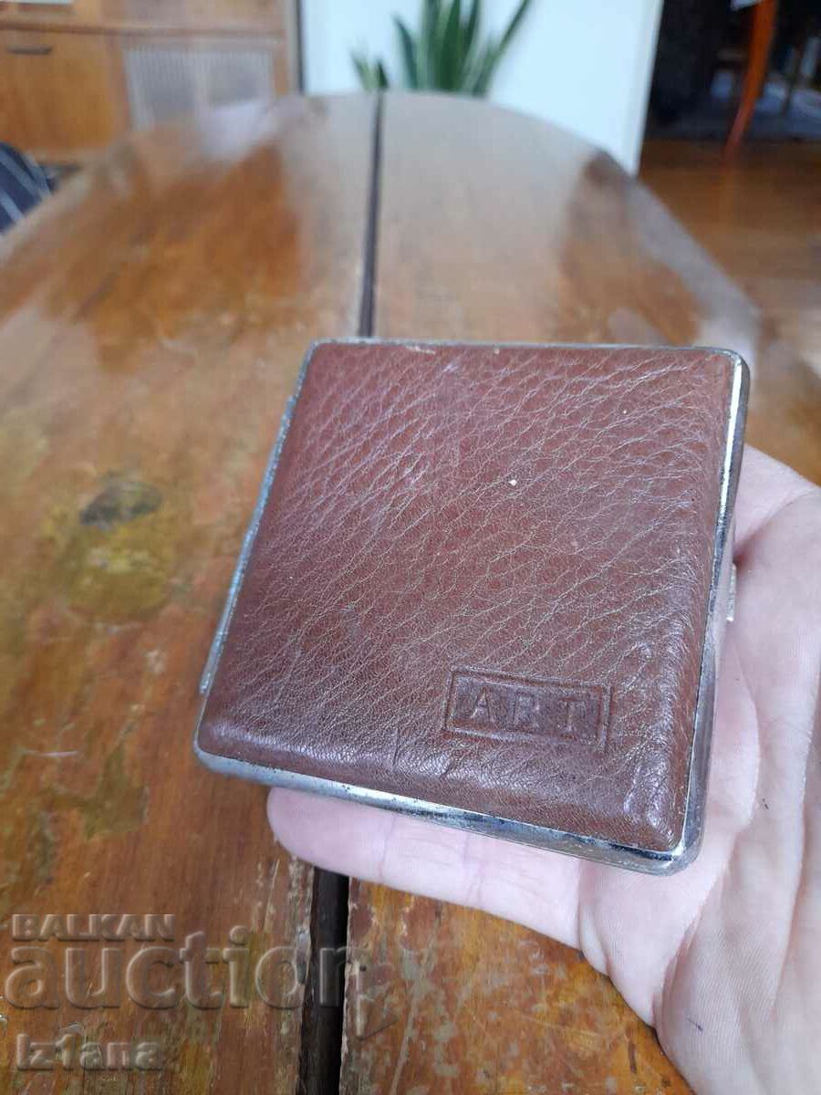 Стара табакера за цигари с цена 16.00 лв. | € 8.18