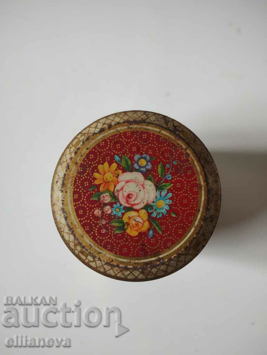 Metal retro box with price 10.00 BGN | € 5.11 Metal retro box with price 10.00 BGN | € 5.11