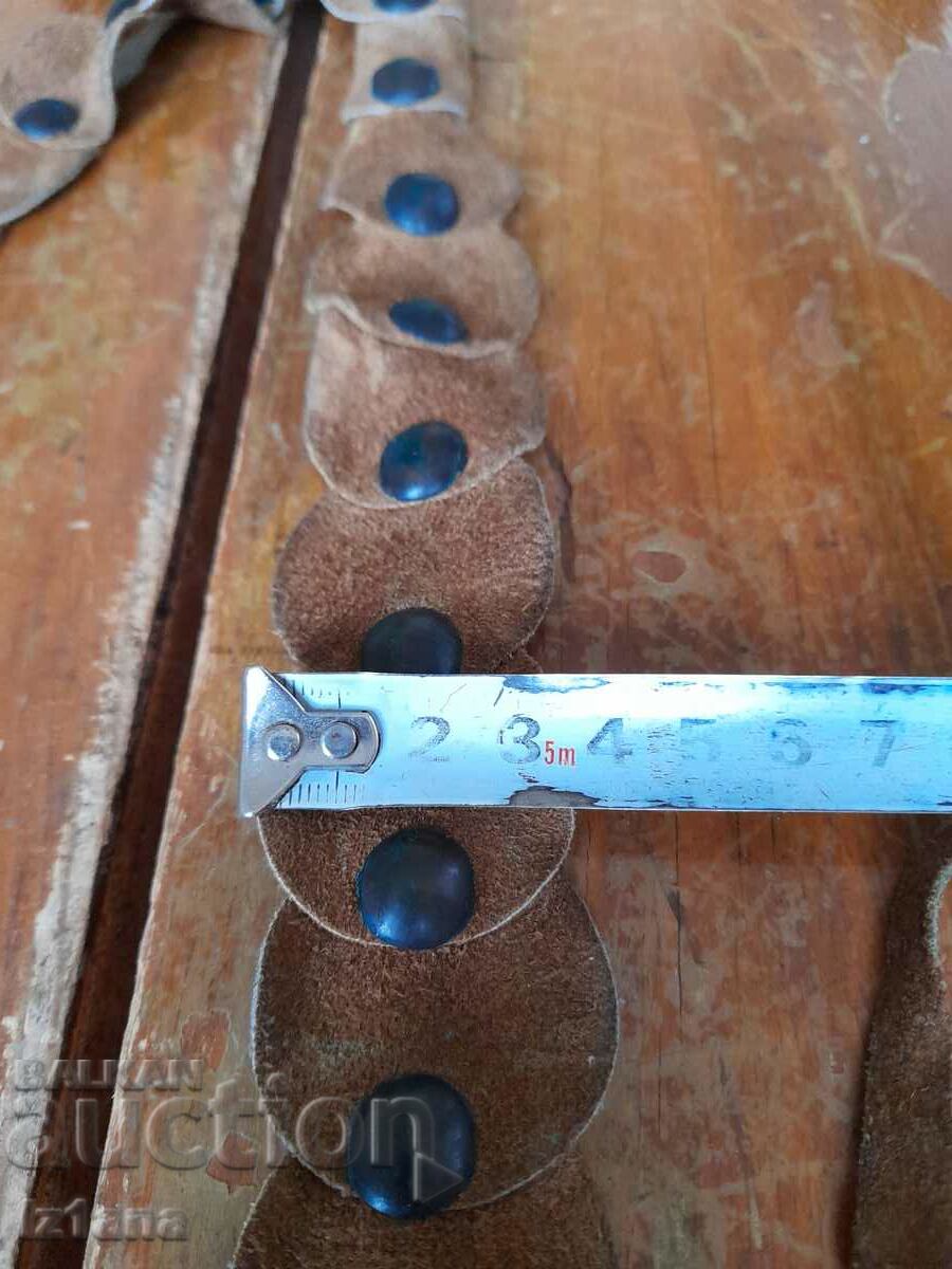 Licitație Cureaua de piele pentru femei in varsta Licitație Cureaua de piele pentru femei in varsta